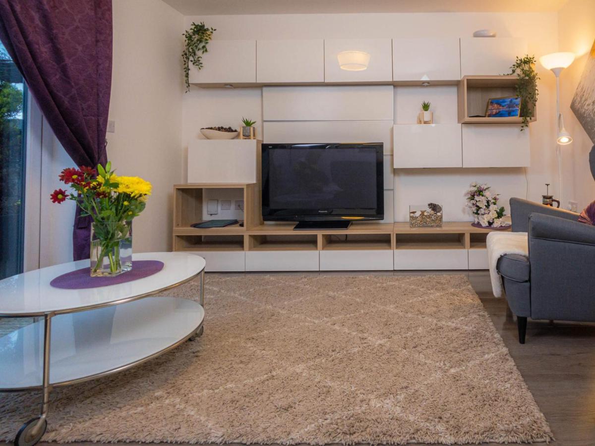 Modern 2 Bed House With Parking And Garden Villa Nottingham Exteriör bild